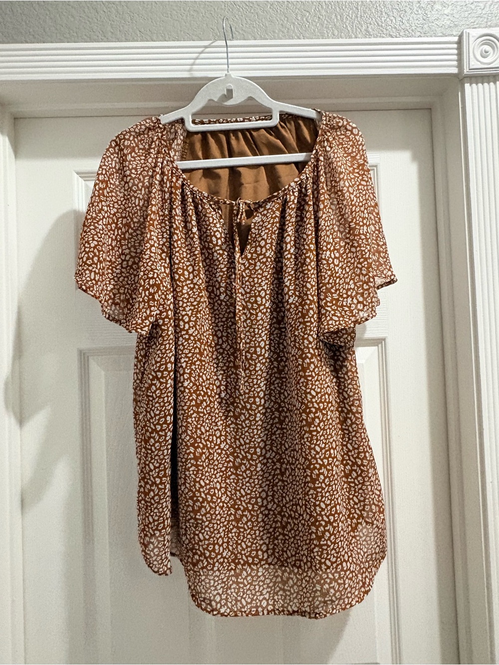 Women’s XXL Brown & Cream Animal Print Flutter Sleeve Blouse